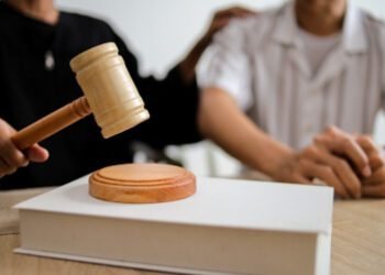 How Does a Criminal Defense Lawyer Build a Strong Case?
